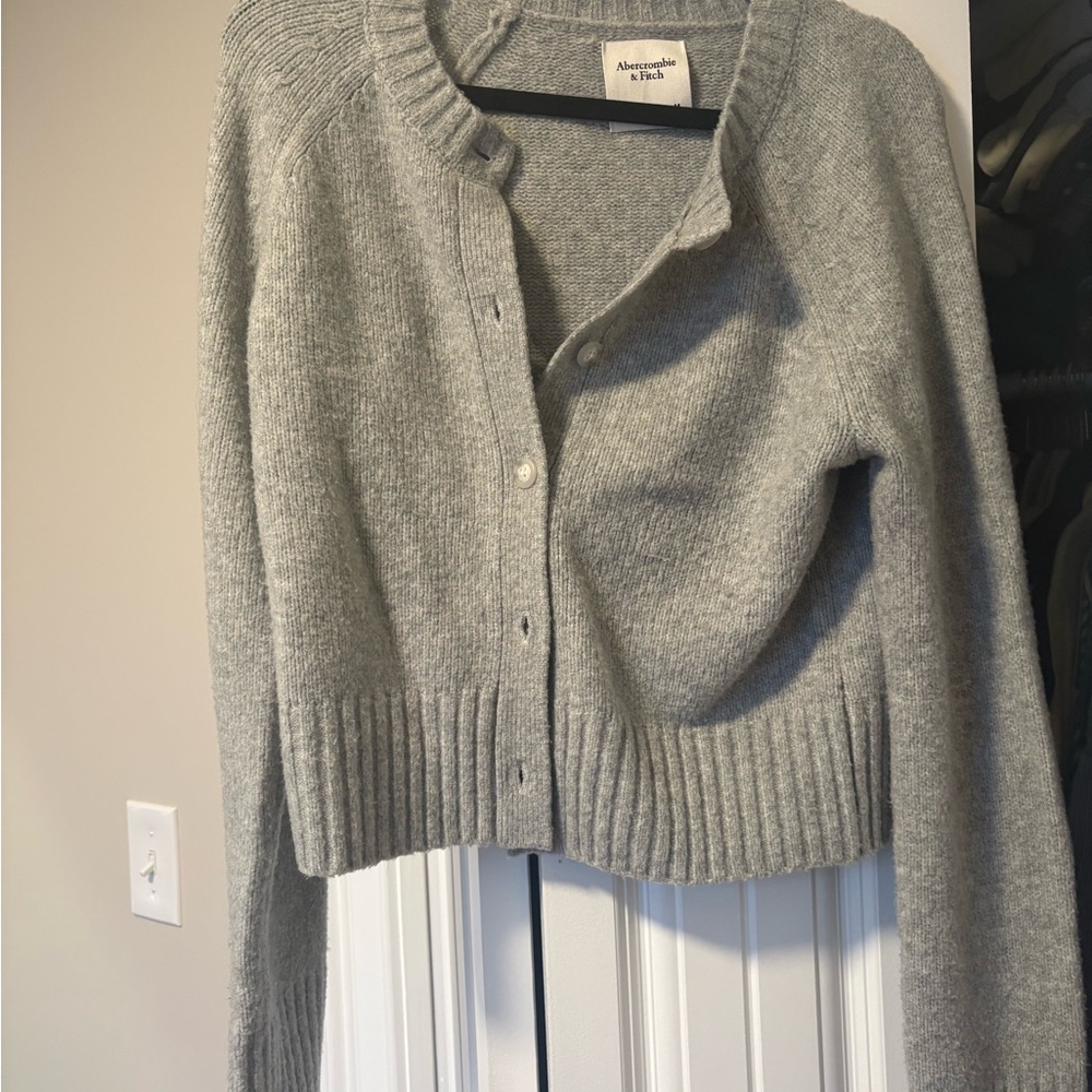 Abercrombie & Fitch Light Gray Women's Cardigan